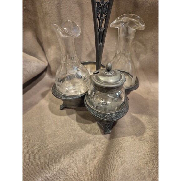 Antique Middletown Quadruple Silverplate Embossed Cruet Condiment Server FLAW - Picture 3 of 16